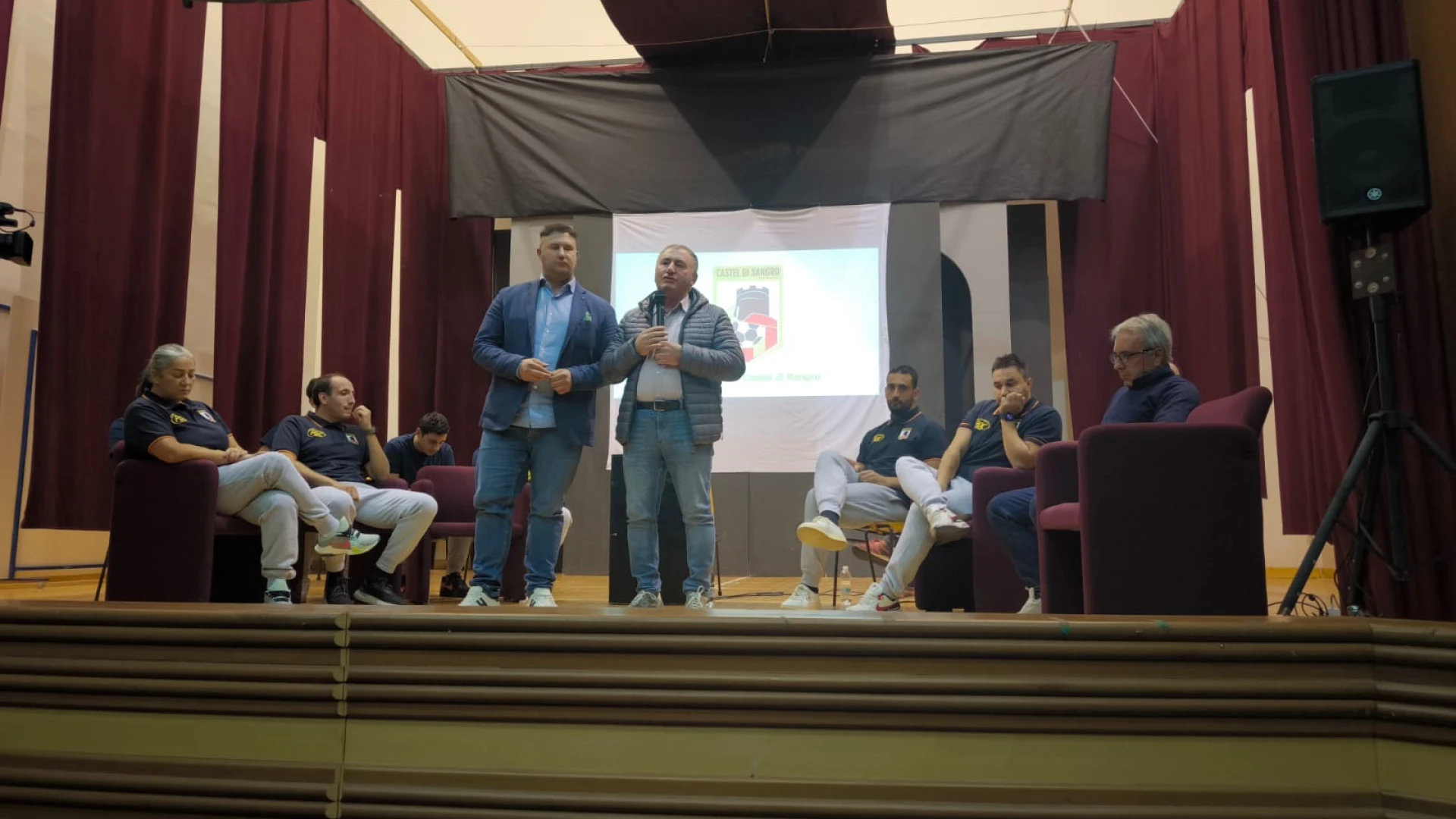 L’Asd Calcio Castel Di Sangro presenta il suo nuovo progetto sportivo e sociale. Ieri al Teatro comunale Tosti una festa dello sport. GUARDA IL SERVIZIO.